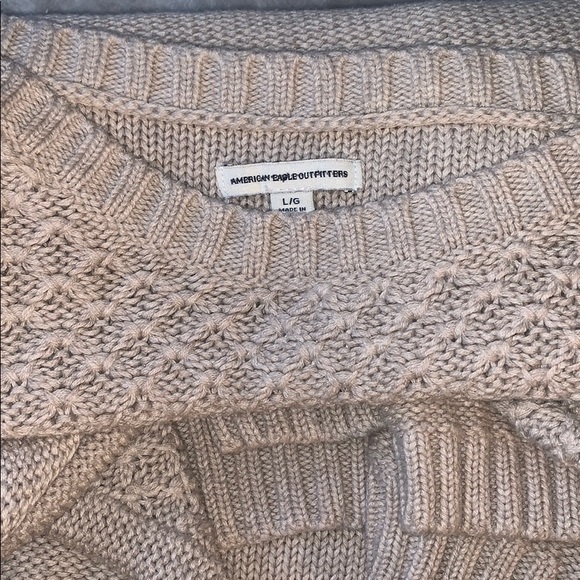 American Eagle Cream Sweater - Picture 3 of 3